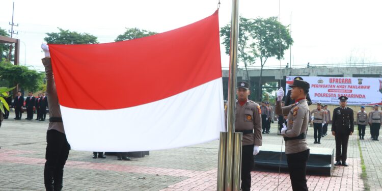 Wakapolresta Samarinda Hadiri Upacara Peringatan Hari Pahlawan ke-80 dan Ziarah Nasional Tahun 2025 di TMP Kesuma Bangsa